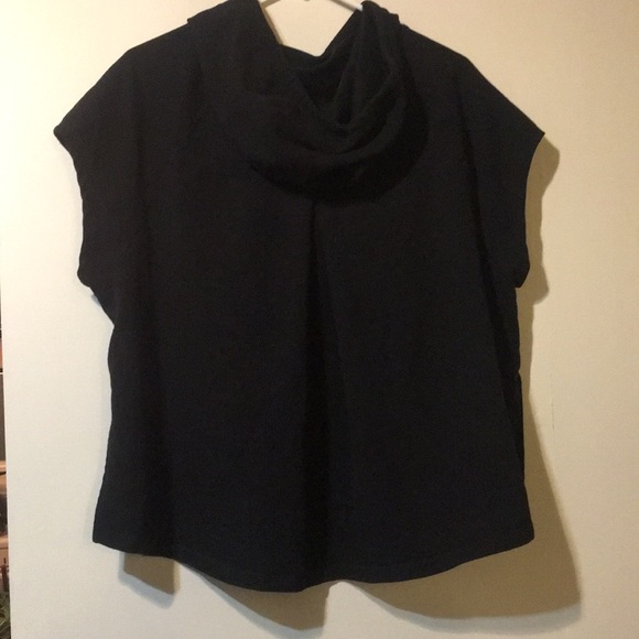 Black muscle cut hi-lo athletic top - Picture 5 of 6